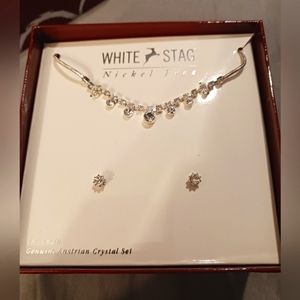 NWT! VINTAGE WHITE STAG JEWELRY SET (Necklace & Earrings)